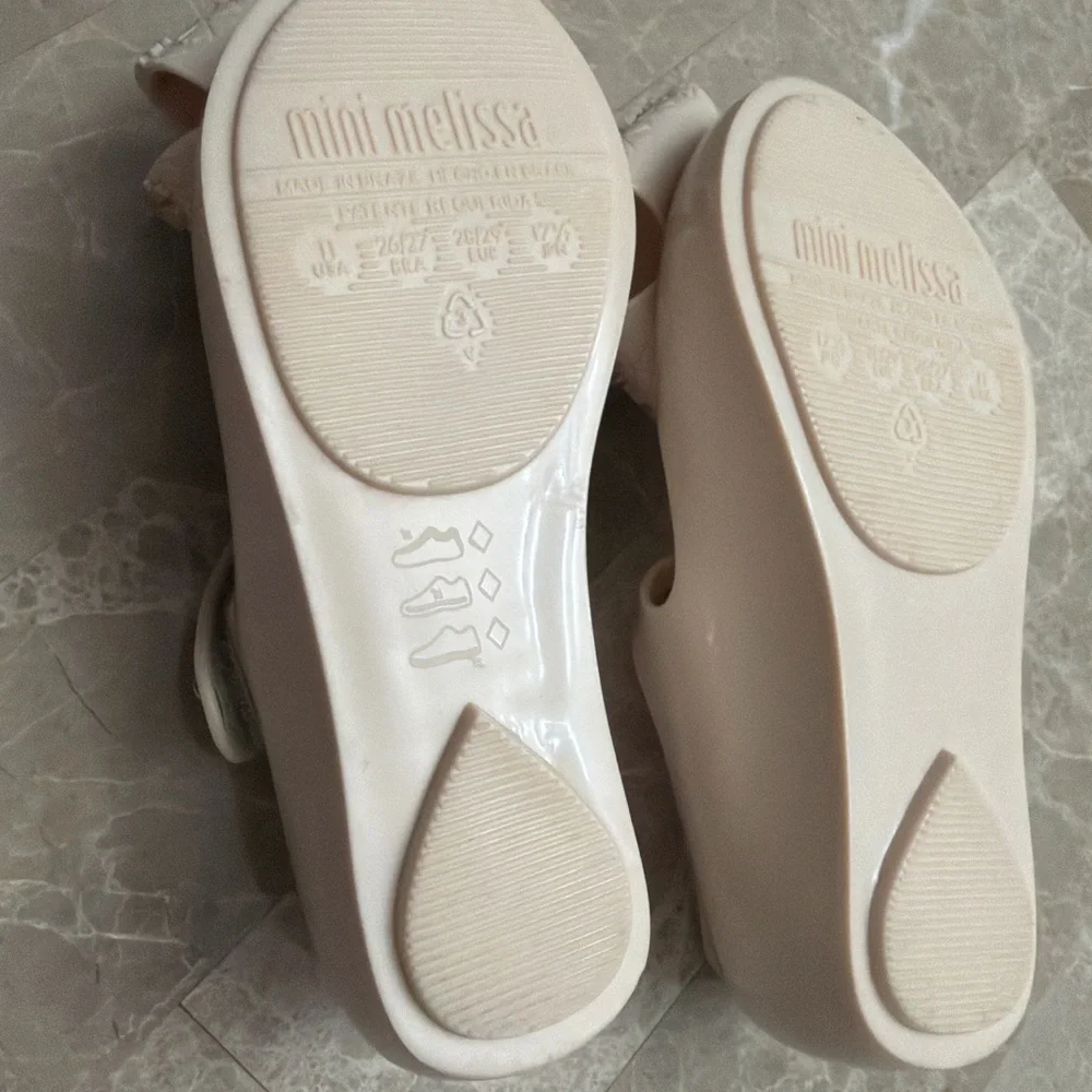 Mini Melissa Cream Pink Bow Jelly Mary Jane Shoes with Gold Accent - Picture 2 of 3